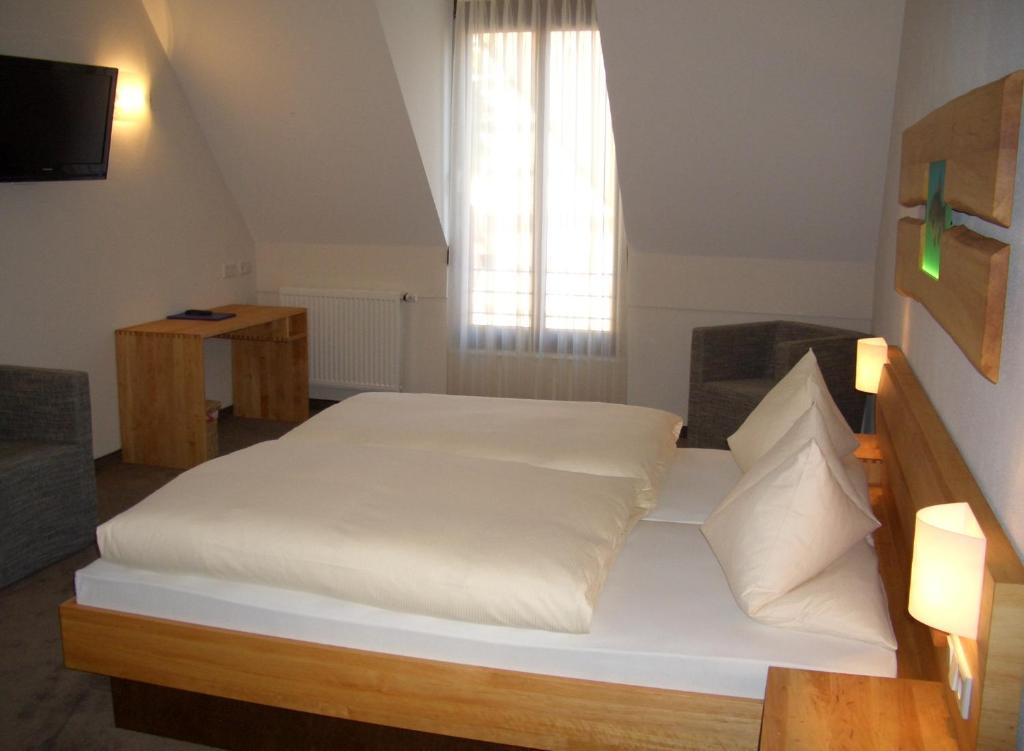Karpfenhotel & Herrenhaus Im Gasthaus Sindel-Buckel Feuchtwangen Rum bild