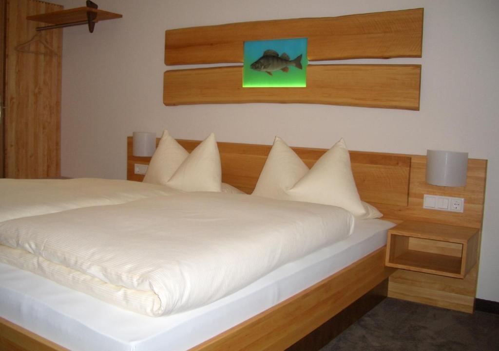 Karpfenhotel & Herrenhaus Im Gasthaus Sindel-Buckel Feuchtwangen Rum bild