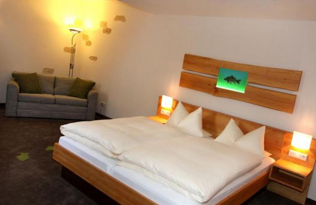 Karpfenhotel & Herrenhaus Im Gasthaus Sindel-Buckel Feuchtwangen Rum bild