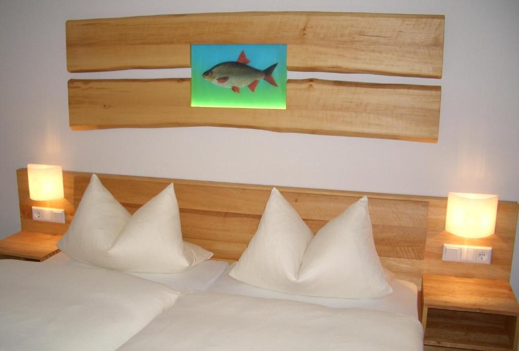 Karpfenhotel & Herrenhaus Im Gasthaus Sindel-Buckel Feuchtwangen Exteriör bild